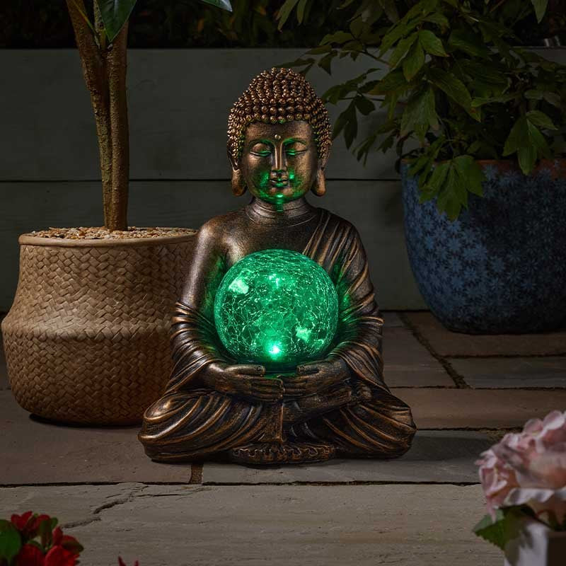 Bouddha solaire avec boule de cristal lumineuse